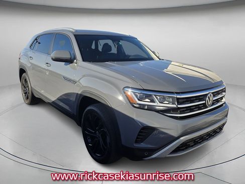 Used 2022 Volkswagen Atlas Cross Sport SE image 3