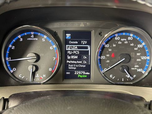 Used 2018 Toyota RAV4 Limited w/ Advanced Technology Package FWD image 28
