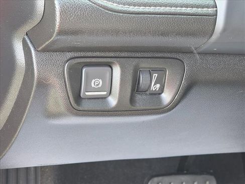 Used 2021 GMC Acadia SLT image 8