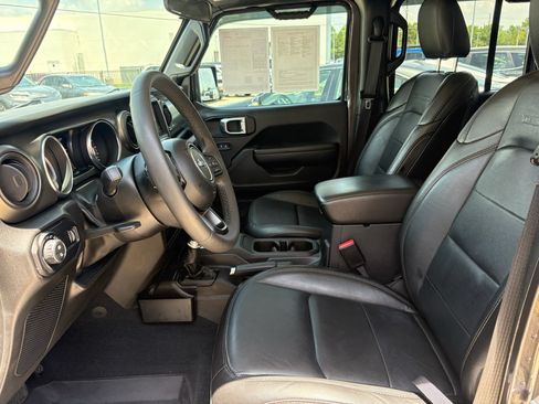 Used 2023 Jeep Gladiator Sport AWD/4WD image 10