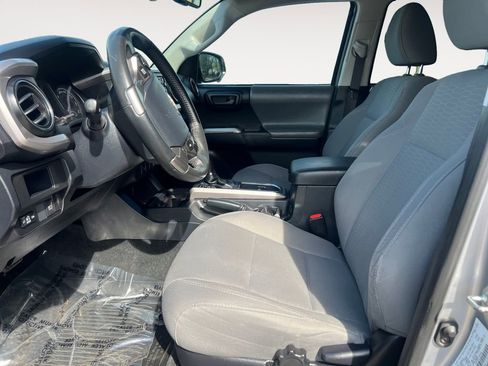 Used 2019 Toyota Tacoma SR5 AWD/4WD image 9