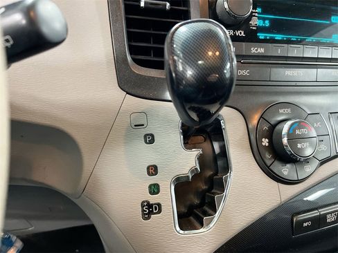 Used 2011 Toyota Sienna SE image 15