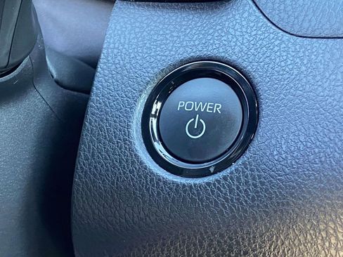 Used 2025 Toyota Camry SE image 27