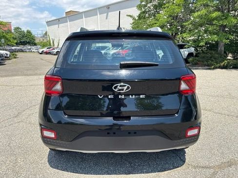 Used 2023 Hyundai Venue SEL FWD image 16