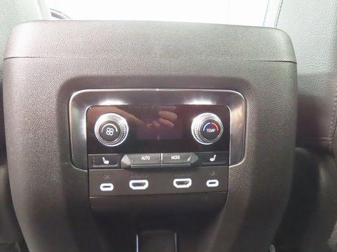 Used 2024 GMC Yukon Denali w/ Denali Reserve Package image 11