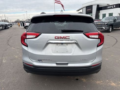 Used 2022 GMC Terrain SLE w/ Driver Convenience Package image 4
