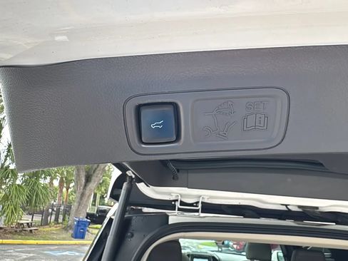 Used 2018 Ford Expedition Limited w/ Equipment Group 302A AWD/4WD image 51