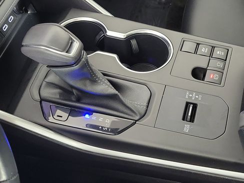 Used 2023 Toyota Highlander XLE image 22