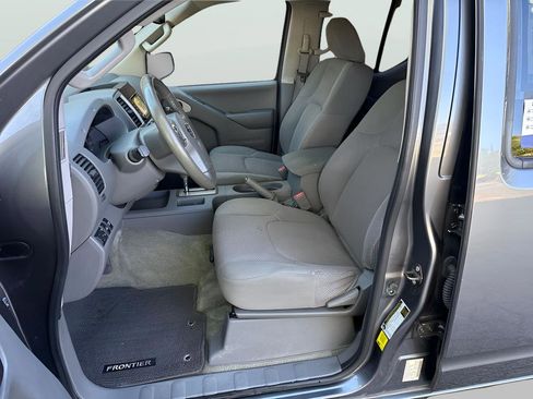 Used 2016 Nissan Frontier SV w/ SV Value Truck Package AWD/4WD image 17