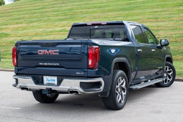 Used 2023 GMC Sierra 1500 SLT w/ SLT Premium Plus Package AWD/4WD image 34