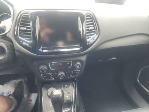 Used 2019 Jeep Compass Limited AWD/4WD image 27