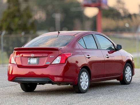 Used 2015 Nissan Versa SV FWD image 9