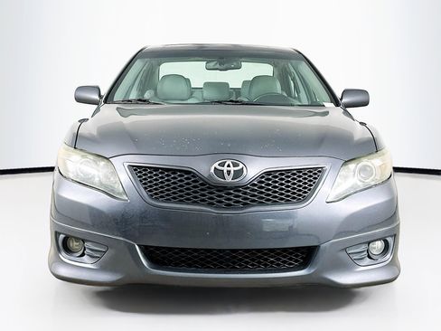 Used 2011 Toyota Camry SE image 2