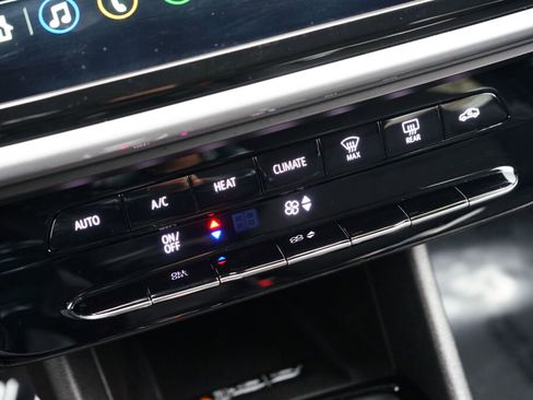 Used 2023 Chevrolet Bolt EUV LT image 28