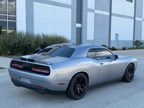Used 2015 Dodge Challenger SRT RWD image 5