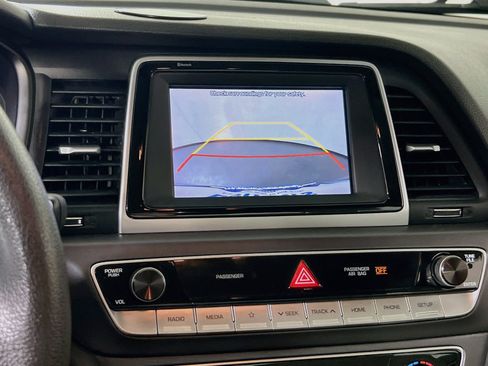 Used 2019 Hyundai Sonata SE w/ Cargo Package FWD image 13