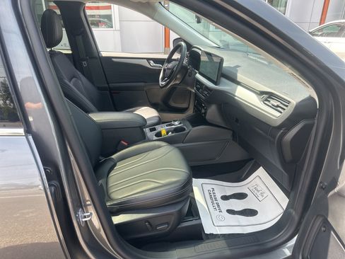 Used 2025 Ford Escape SE w/ PHEV Premium Package FWD image 11