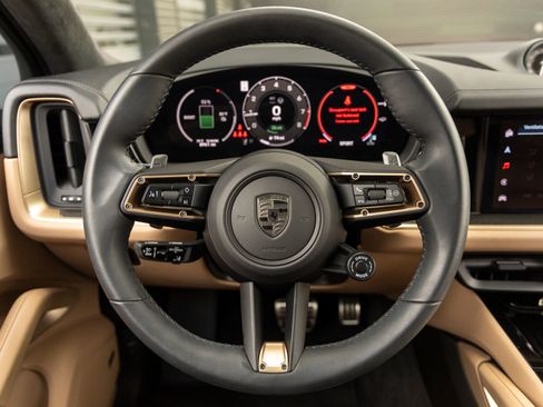 Certified 2025 Porsche Cayenne Turbo AWD/4WD image 28