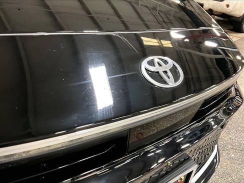 Used 2023 Toyota Crown Platinum image 29