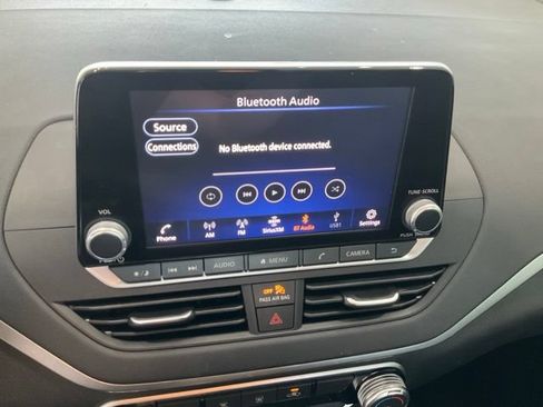 Used 2025 Nissan Altima 2.5 S FWD image 14