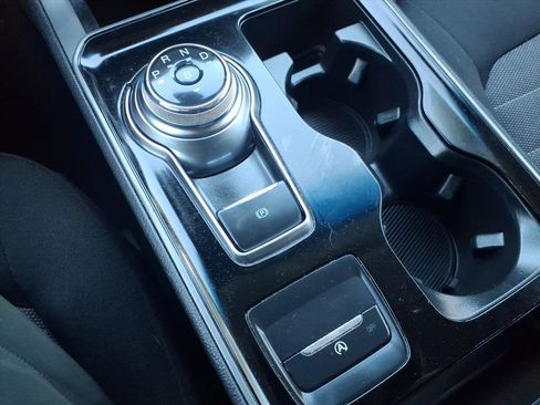 Used 2020 Ford Edge SE image 25