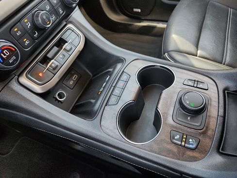Used 2023 GMC Acadia Denali FWD image 20