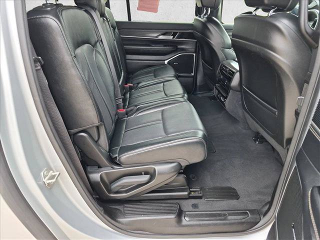 Used 2024 Jeep Wagoneer L Series II w/ Flexible Seating Group AWD/4WD image 21