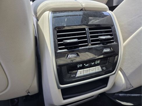 Used 2022 BMW X7 xDrive40i w/ Premium Package AWD/4WD image 15