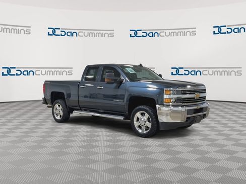 Used 2017 Chevrolet Silverado 2500 W/T AWD/4WD image 2