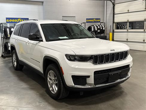 Used 2021 Jeep Grand Cherokee L Laredo w/ Luxury Tech Group I image 3