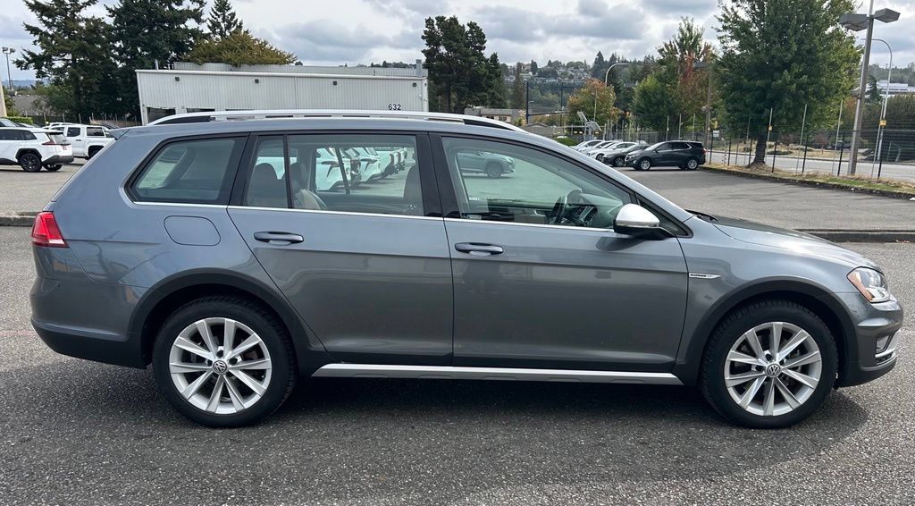 Used 2017 Volkswagen Golf Alltrack SE AWD/4WD image 4