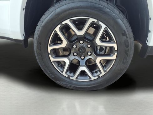 Used 2025 RAM 1500 Laramie image 8