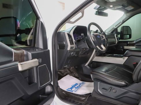 Used 2020 Ford F250 Lariat w/ Lariat Value Package image 3
