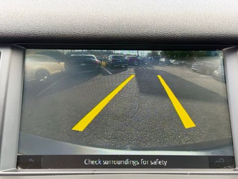 Used 2019 Land Rover Discovery Sport SE image 24