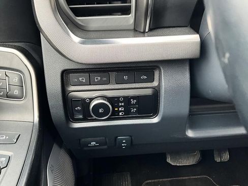 Used 2024 Ford F250 Platinum image 16