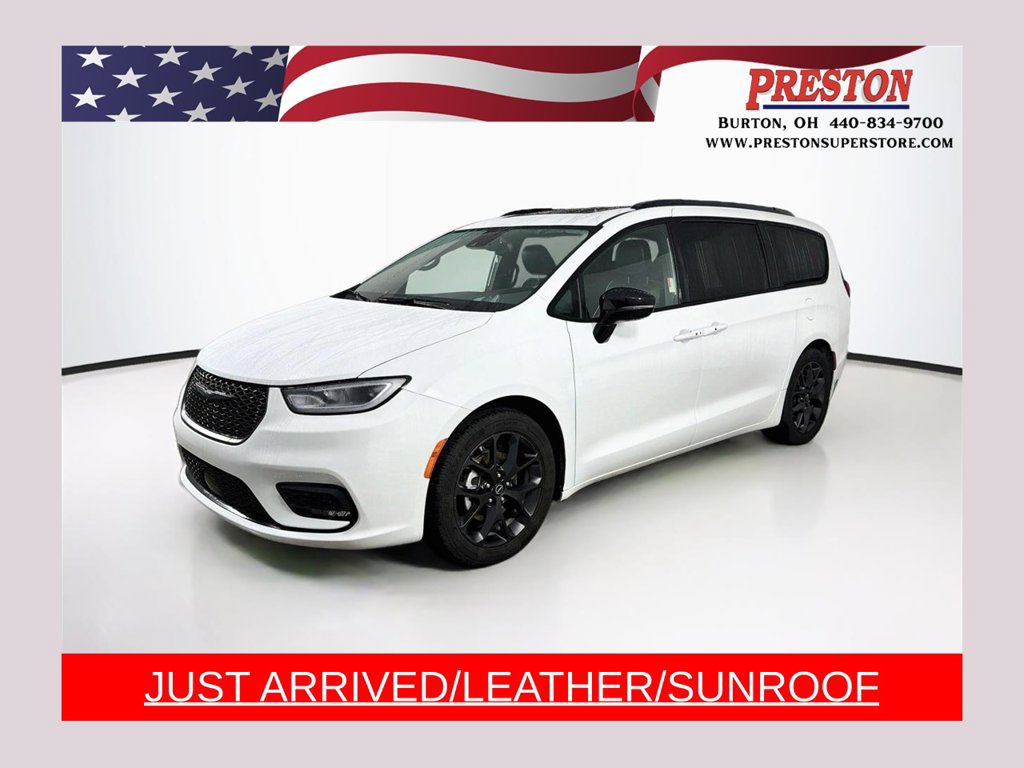 Used 2025 Chrysler Pacifica Limited FWD image 1