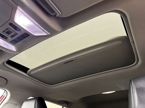 Used 2022 Toyota RAV4 XLE Premium image 23