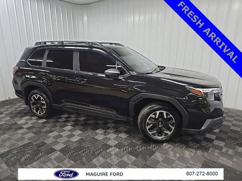 Used 2025 Subaru Forester Premium image 1