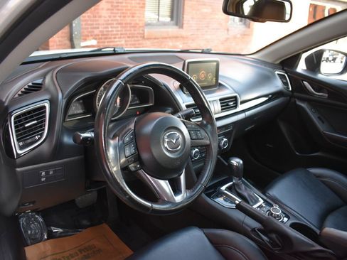 Used 2016 MAZDA MAZDA3 i Grand Touring image 10