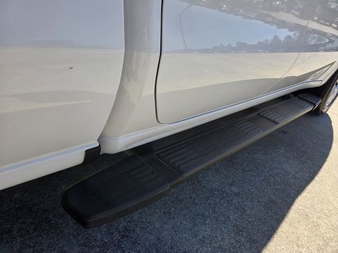 Used 2022 Chevrolet Silverado 1500 Custom image 16