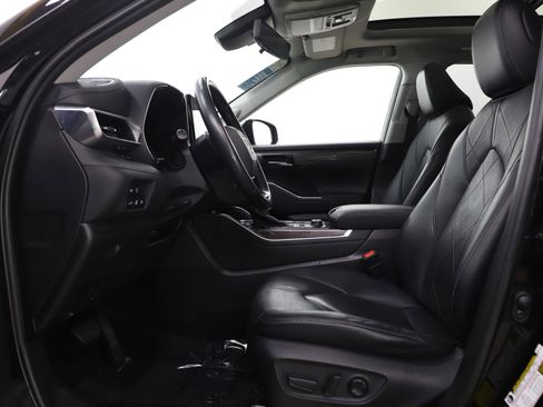 Used 2021 Toyota Highlander Platinum image 22