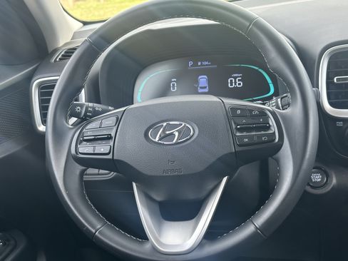 Used 2024 Hyundai Venue SEL FWD image 22