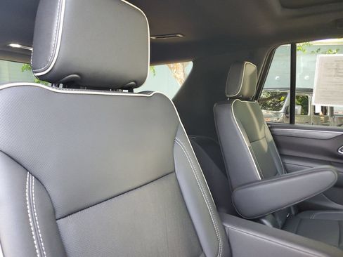 Certified 2022 GMC Yukon SLT w/ SLT Premium Package AWD/4WD image 25