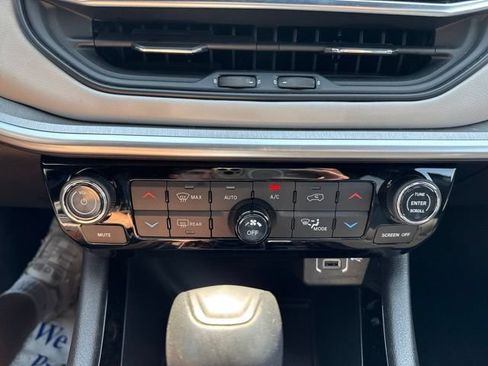 Used 2025 Jeep Compass Limited AWD/4WD image 18
