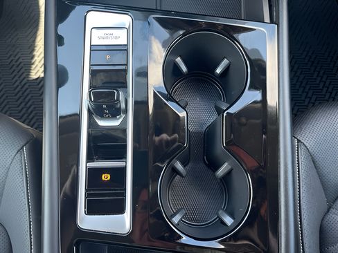 Used 2024 Volkswagen Atlas SE FWD image 30