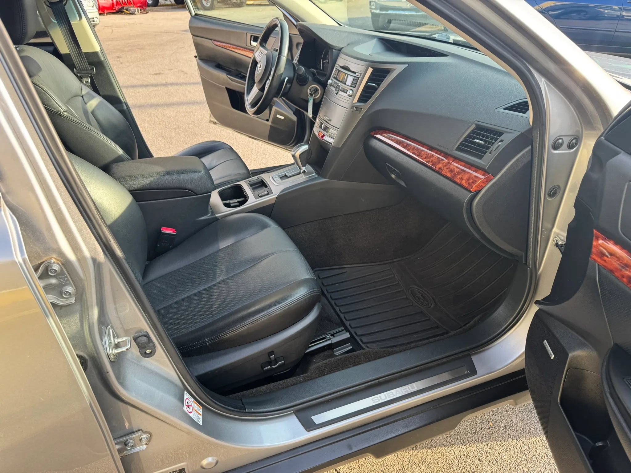 Used 2011 Subaru Outback 2.5i Limited AWD/4WD image 23