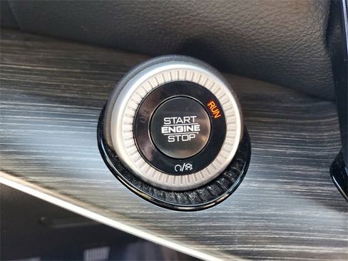 Used 2024 Jeep Wagoneer L Series II image 24