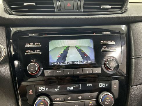 Used 2017 Nissan Rogue SV AWD/4WD image 15