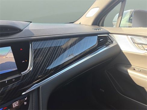 Used 2025 Cadillac XT6 Premium Luxury image 29