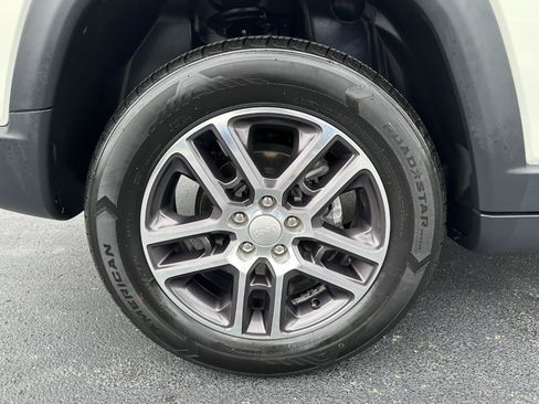 Used 2018 Jeep Compass Latitude w/ Popular Equipment Group FWD image 75
